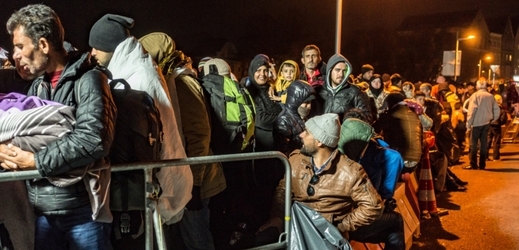 Počet uprchlíků na hranicích mezi Rakouskem a Bavorskem neklesá.