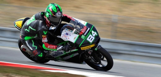 Motocyklový závodník Jakub Kornfeil bude podle očekávání pokračovat v mistrovství světa ve třídě Moto3 v malajsijském týmu Drive M7 SIC. 