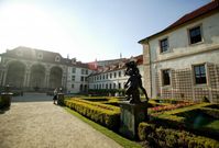 Sídlo Senátu, Valdštejnský palác, a jeho zahrady, mohou zájemci navštívit.