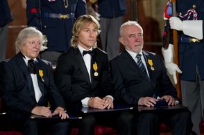 Medaili Za zásluhy převzali zpěvák Václav Neckář (zleva), fotbalista Pavel Nedvěd a právník Václav Pavlíček.
