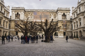 Výstava čínského umělce Aj Wej-Weje v Královské akademii umění na londýnské třídě Piccadilly.