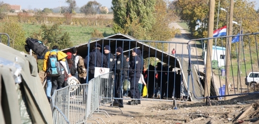 Chorvatsko v noci na 3. listopadu začalo uzavírat hraniční přechod se Srbskem Berkasovo-Bapska.