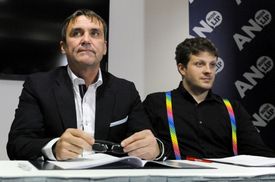 Petr Vokřál z ANO (vlevo) s náměstkem Matějem Hollanem z hnutí Žít Brno (vpravo).