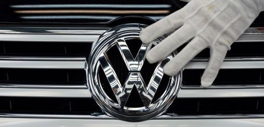 Německý Volkswagen zjistil u stovek tisíc svých vozů nesrovnalosti v údajích o emisích oxidu uhličitého (ilustrační foto).