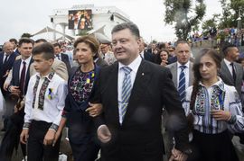 Ukrajinský prezident Petro Porošenko s manželkou a dětmi.