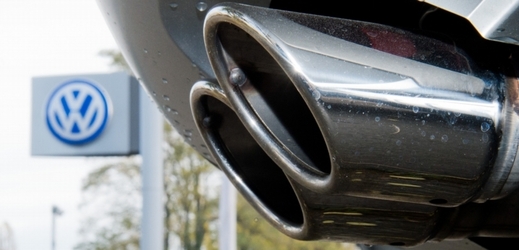 Po skandálu s emisemi dusíku se u Volkswagenu objevily nesrovnalosti i u testů na oxid uhličitý.