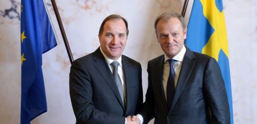 Švédský premiér Stefan Löfven (vlevo) spolu s předsedou Evropské rady Donaldem Tuskem.