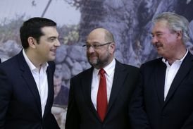 Řecký premiér Alexis Tsipras, předseda Evropského parlamentu Martin Schulz a lucemburský ministr zahraničí Jean Asselborn.