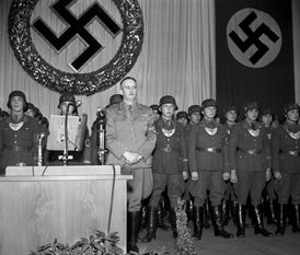 Oslava příslušníků NSDAP v pražské Lucerně u příležitosti 5.výročí vzniku Protektorátu Čechy a Morava - na snímku Konrad Henlein.