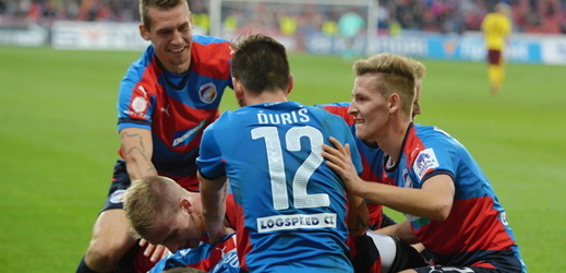 Radující se fotbalisté Plzně. Budou mít důvod k oslavám i ve čtvrtek večer?