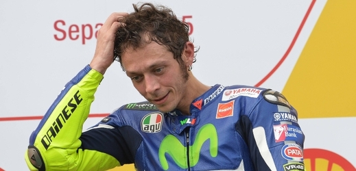 Italský motocyklový jezdec Valentino Rossi neuspěl se stížností u Arbitrážního soudu pro sport (CAS) proti trestu za kolizi se Španělem Markem Márquezem v předchozí Velké ceně v Malajsii. 