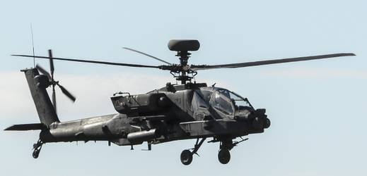 Armádní vrtulník na cvičení NATO ve Španělsku.
