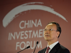 Tajemník sekretariátu Komunistické strany Číny a místopředseda Čínského lidového politického poradního shromáždění Tu Čching-Lin vystoupil v Praze na Čínském investičním fóru 2015.