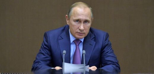 Vladimir Putin na jednání o rozvoji ruských ozbrojených sil.