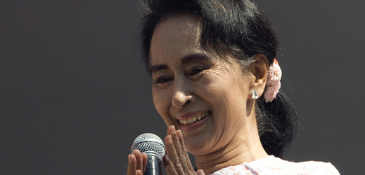 o Aun Schan Su Ťij.