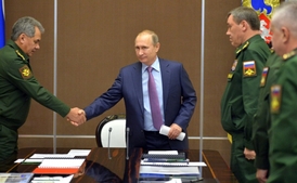 Vladimir Putin při setkání s veliteli ruské armády.