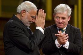 Indický premiér Nárendra Módí (vlevo) označil Británii za indickou "bránu do Evropy"..