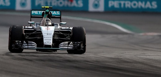 Mistr světa Lewis Hamilton s převahou vyhrál první trénink na Velkou cenu Brazílie formule 1. 