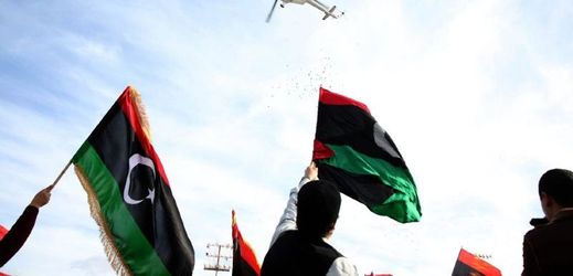 Libyjské vlajky (ilustrační foto).