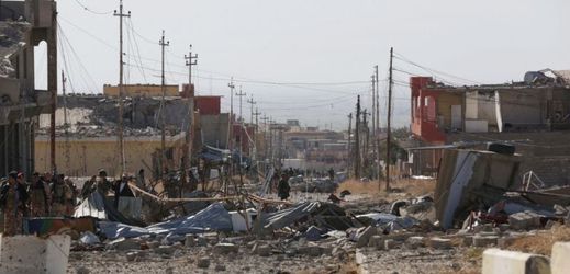 Kurdští bojovníci ve společné operaci s koaličními silami vstoupili do města Sindžár poté, co odtud vytlačily skupiny islámského státu. Na snímku severoirácké město Sindžár.
