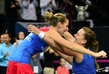 Poslední míček. A je to tam! Karolína Plíšková a Barbora Strýcová hrály společně čtyřhru poprvé v životě, ale jejich houževnatý výkon zajistil Češkám rozhodující bod. 