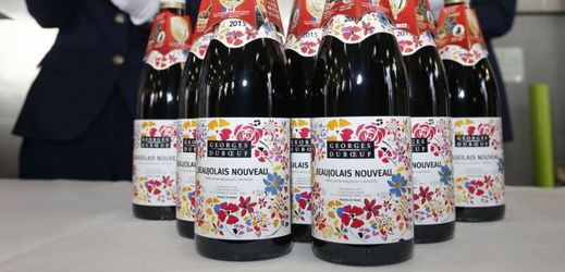 Mladé víno zvané beaujolais se vyznačuje ovocnou a svěží chutí.