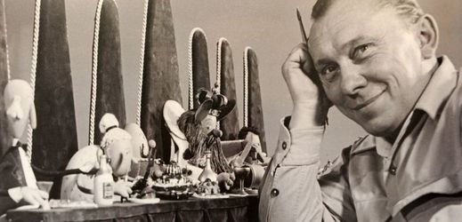 Archivní snímek zachycuje Karla Zemana v průběhu tvorby filmu Král Lávra z roku 1950.