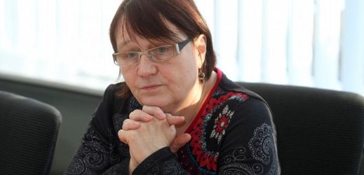Ombudsmanka Anna Šabatová obhajuje práva policistů, kteří jsou nuceni kvůli personálnímu podstavu pracovat nad rámec povinností.
