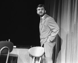 Herec Miroslav Donutil v představení Divadla na provázku Koncert V. Rok 1988.