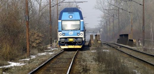 Požár ve vlaku Chomutovka se podařilo uhasil vlakové četě.
