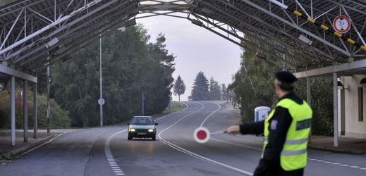 Kontrola na silničním hraničním přechodu (ilustrační foto).