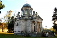 Na snímku kulturní památka Klingergovo mauzoleum na hřbitově v Novém Městě pod Smrkem na Liberecku. Jde o rodinnou hrobku, kterou v roce 1901 nechali postavit potomci zakladatele textilního podniku Ignaze Klingera.