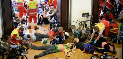 Fingovaným teroristickým útokem na lidi shromážděné v budově začalo v Praze cvičení krizové připravenosti Pražská 155, kterého se zúčastnily posádky záchranných složek z různých krajů Česka i ze Slovenska.