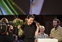 Barbora Kleinhamplová získala cenu Jindřicha Chalupeckého za rok 2015.