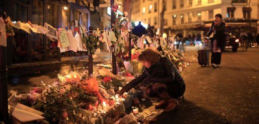 Teroristický útok v Paříži nepřežilo 130 lidí.