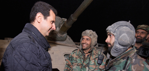 Prezident Asad s vojáky na předměstí Damašku.
