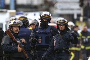 Policejní razie v Paříži.
