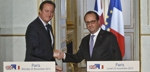 Francouzský prezident François Hollande a britský premiér David Cameron.