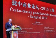 Premiér Bohuslav Sobotka na česko-čínském podnikatelském fóru 2015 v Šanghaji.