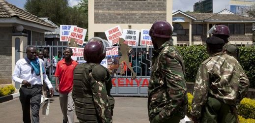 Skupina nespokojených keňských atletů obsadila sídlo národního svazu a požaduje odstoupení vrcholných funkcionářů včetně předsedy Isaiaha Kiplagata.