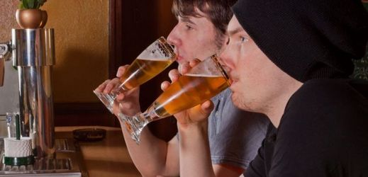 Pivo v Česku pravidelně konzumuje až 91 procent mužů a 56 procent žen.
