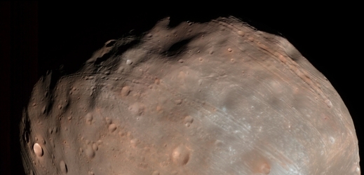 Phobos vypadá jako obří brambora.