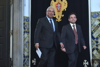 Předseda Socialistické strany António Costa (vlevo) s portugalským prezidentem Aníbal Cavaco.