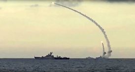 Ruské námořnictvo spustilo řízené střely na cíle v Sýrii. Zničilo množství ropných zařízení a tankery ovládané skupinou Islámský stát.