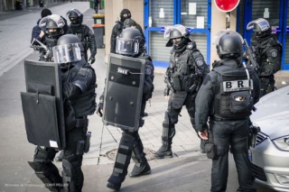 Anti-komando zasahuje po teroristických útocích v Paříži (ilustrační foto).