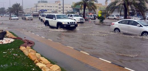 V Rijádu kvůli záplavám vázla doprava.