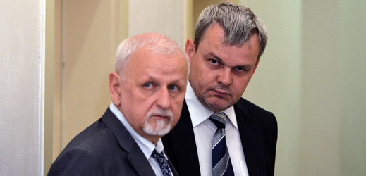 Vladislav Koval (vpravo) se svým advokátem Eduardem Brunou.