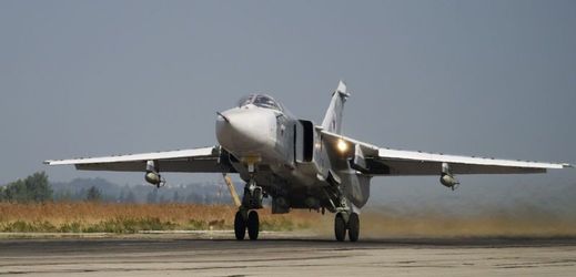 Ruský bombardér Su-24. Turci jeho sestřelením vyvolali mezi oběma zeměmi napětí.