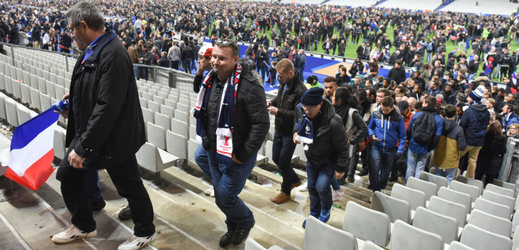 Fanoušci na stadionu Stade de France.