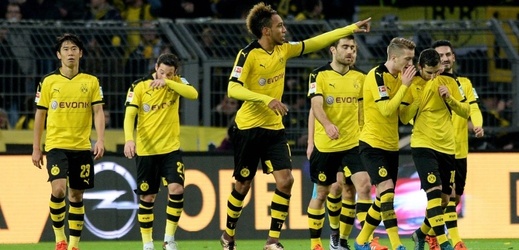 Slavící fotbalisté Borussie Dortmund.